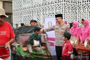 Polres Trenggalek dan Bhayangkari Berbagi Ratusan Menu Buka Puasa Gratis