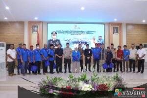 Aksi Berbagi di Bulan Ramadan, Polres Kediri Bersama Serikat Pekerja Bagikan Ratusan Takjil Hingga Sembako