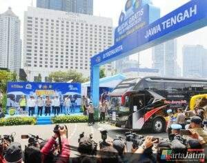 Kapolri Lepas 80 Bus Mudik Gratis, Pastikan Kesiapan Sopir Antar Masyarakat ke Tujuan
