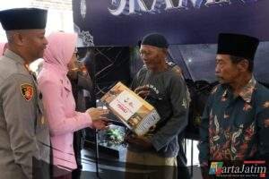 Ramadhan Berbagi : Polres Tulungagung Salurkan Bantuan Sembako Untuk Penggali Kubur dan Bilal Jenazah