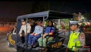 Sigap dan Humanis Polisi Bantu Pemudik yang Tersesat di Ngawi