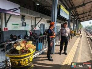 Puncak Arus Balik Lebaran Polres Malang Tingkatkan Pengamanan di Stasiun dan Terminal