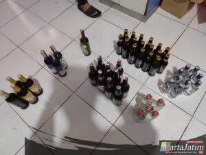 Polres Gresik Amankan 16 Orang dan Puluhan Botol Miras di Cerme, Respons Aduan “Cak Rama”