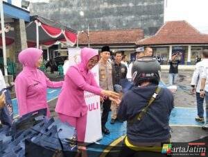 Polres Kediri Kota Bersama HDCI Kediri Raya dan Bhayangkari Cabang Kediri Kota Tebar Kebaikan: Bagikan 1000 Takjil dan 400 Paket Sembako