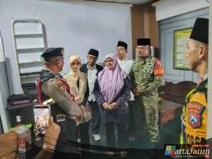 Kapolres Kediri Kota Bersama Ketua Bhayangkari Dampingi Forkopimda Tinjau Pos Pengamanan Malam Takbir