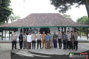 Kapolres Kediri bersama Ketua Himasal Kediri Raya Silaturahmi ke Salah Satu Ponpes Tertua di Kediri, Ponpes Mahir Arriyadl