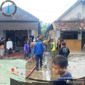 Sang Penolong Kembali Beraksi!!,Damkar Kabupaten Kediri Padamkan Kebakaran Kandang Sapi Di Belor Purwoasri Dan Selamatkan Kucing Yang Terjebak Diatas Plafon Warga Gurah Dalam Sehari