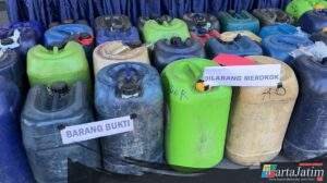 Polres Bondowoso Amankan Dua Tersangka Penimbun 1 Ton BBM Bersubsidi