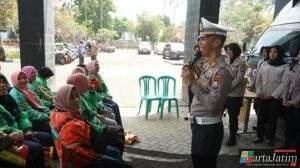Polres Probolinggo Kota Peringati Hari Kartini Bersama Pengemudi Ojol Perempuan
