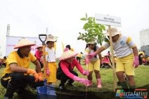 Aksi Tanam Pohon di Kediri Jadi Rangkaian HUT Ke-46 YKB, HUT Ke-80 Bhayangkara, dan HUT Ke-78 Polwan RI