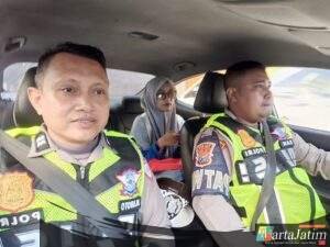 Sungguh Mulia,Polisi Antar Ibu Guru Ke stasiun Pakai Mobil Patwal Karena Motor Putus Vanbelt Di Sela-Sela Kegiatan  Sapa Pagi
