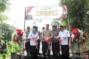 Kapolres Kediri Resmikan Renovasi Jembatan Merah Putih Presisi