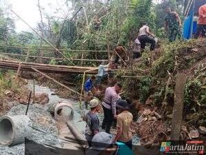 Sinergi untuk Negeri, Polres Trenggalek Bersama Warga Bangun Jembatan Merah Putih Presisi
