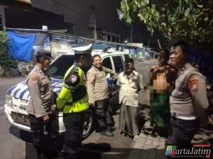 Patroli Dialogis Polres Pelabuhan Tanjungperak Imbau Warga di Pesisir Surabaya Antisipasi Banjir Rob