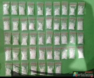 Polrestabes Surabaya Amankan Tersangka Pengedar Narkoba, Sita 42,9 Gram Sabu