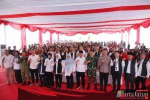 Kehadiran Wakapolres Kediri Kota Warnai Penyaluran Bantuan Sosial Gubernur Jatim di Balai Kota Kediri