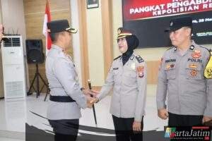 Jelang Purna Tugas, Personel Polres Kediri Terima Kenaikan Pangkat Pengabdian