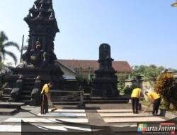Polres Malang Gelar Bakti Religi Bersihkan Tempat Ibadah Sambut Hari Bhayangkara ke-80