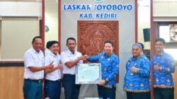 BPN Kediri Serahkan 23 Sertipikat Elektronik ke KAI Daop 7, Hemat BPHTB hingga Rp2,7 Miliar!