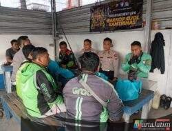 Sambut Hari Bhayangkara ke – 80, Polres Jember Berbagi Paket Sembako untuk Ojol