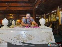Usai Soekarno dan Gus Dur, Kapolri Ziarah-Tabur Bunga ke Makam Soeharto