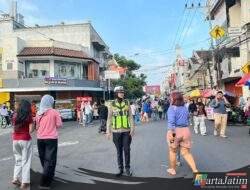 Wujudkan Semangat PRESISI, Polres Kediri Kota All Out Amankan CFD Dhoho, Hadirkan Samsat Keliling dan Pesona Humanis Polwan