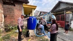 Mengalirkan Kepedulian di Hari Bhayangkara ke-80, Polres Kediri Kota Salurkan Air Bersih untuk Warga Campurejo
