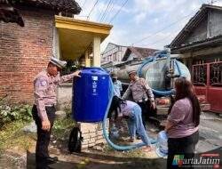 Mengalirkan Kepedulian di Hari Bhayangkara ke-80, Polres Kediri Kota Salurkan Air Bersih untuk Warga Campurejo