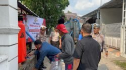 Aksi Nyata HUT Bhayangkara Ke-80: Satlantas Polres Kediri Kota Gerojok Bantuan Air Bersih untuk Warga Mojoroto