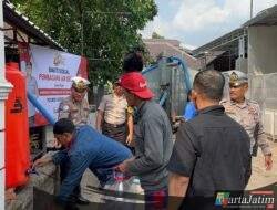 Aksi Nyata HUT Bhayangkara Ke-80: Satlantas Polres Kediri Kota Gerojok Bantuan Air Bersih untuk Warga Mojoroto