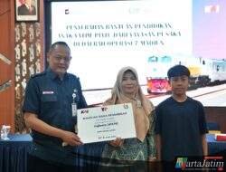 Sentuhan Hangat KAI Daop 7 Madiun: Berbagi Beasiswa Sekaligus Tanamkan Sadar Keselamatan