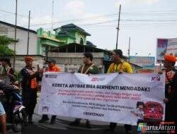 Edukasi Humanis di JPL 196 Blitar: KAI Daop 7 Madiun Ajak Pengguna Jalan Disiplin Berlalu Lintas