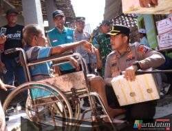 Sambut Hari Bhayangkara ke-80, Polres Lamongan Bedah Rumah Warga Tak Layak Huni dan Salurkan Bansos