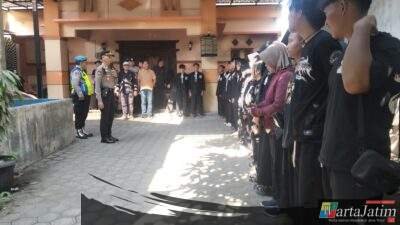 Kapolsek Tarokan Pimpin Apel Pemberangkatan Warga Baru PSHT ke Ngancar, Sampaikan Pesan Kamtibmas Kapolres Kediri Kota