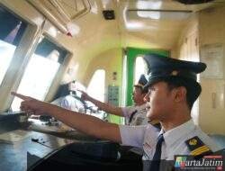 Bukan Cuma Fokus, Ini Rahasia Masinis KAI Daop 7 Madiun Jaga Stamina di Kabin Lokomotif