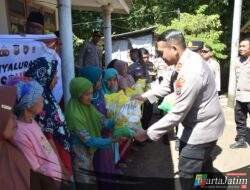 Polres Bondowoso Salurkan Bantuan Beras untuk Warga Curahpoh di Hari Bhayangkara – ke 80