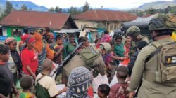Bantuan Presiden RI Disalurkan kepada Pengungsi Agisiga, Satgas Ops Damai Cartenz Gelar Trauma Healing di Intan Jaya
