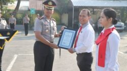 Polres Kediri Beri Penghargaan kepada Personel Yang Berprestasi dan Masyarakat Yang Membantu Tugas Polri