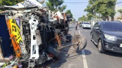 Truk Hantam Trotoar di Depan SDN Sukorejo 1, Sigapnya Guru dan Satlantas Polres Kediri Tuai Pujian