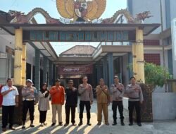​Rangkul Perangkat Desa, Kapolsek Tarokan: “Kita Adalah Keluarga untuk Keamanan Bersama”