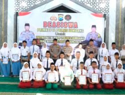 Kapolres Jombang Serahkan Beasiswa kepada Putra-Putri Pegawai Negeri Pada Polri Berprestasi