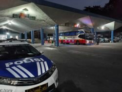 Terobos Lampu Merah di Simpang Empat Bence, Bus Harapan Jaya Ditilang Satlantas Polres Kediri Kota