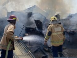 Kebakaran Rumah di Kayen Kidul Berhasil Dipadamkan, Damkar Kabupaten Kediri Selamatkan Aset Senilai Rp400 Juta