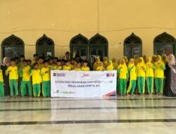 Tanamkan Budaya Keselamatan Sejak Dini, KAI Daop 7 Madiun Edukasi Ratusan Siswa MI Al Huda Bogo dan Salurkan Bantuan TJSL