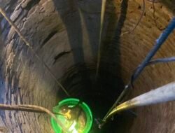 Damkar Kabupaten Kediri Selamatkan Kucing yang Terjebak di Sumur Sedalam 15 Meter di Kandangan