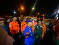 Polda Jatim Terjunkan 30 Personel SAR Polairud dan Almatsus, Evakuasi Korban KMP Mutiara Sentosa 2