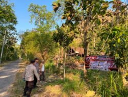 Polres Blitar Kota Edukasi Warga dan Pasang Banner Cegah Karhutla di Lereng Gunung Pegat