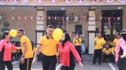 Semangat Kemerdekaan di Polres Kediri Kota, Kapolres dan Ketua Bhayangkari Jadi Peserta Lomba