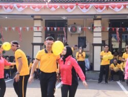 Semangat Kemerdekaan di Polres Kediri Kota, Kapolres dan Ketua Bhayangkari Jadi Peserta Lomba