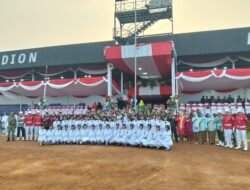 Jaga Semangat Persatuan, Kapolres Kediri Kota Hadiri Upacara Penurunan Bendera di Stadion Brawijaya